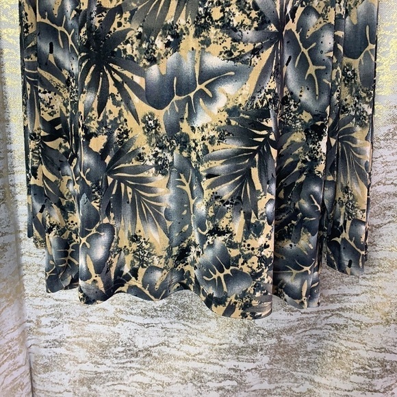 Carol Rose oversized long sleeve printed leaf blouse size 3X - Picture 4 of 11